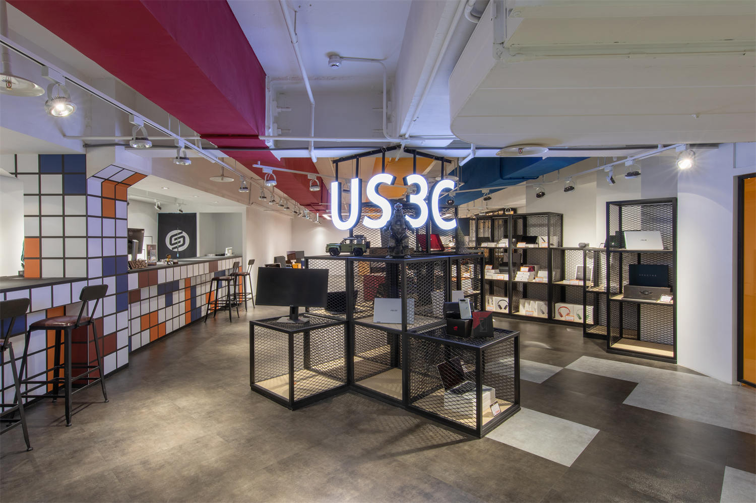 US3C 台北南港旗艦店